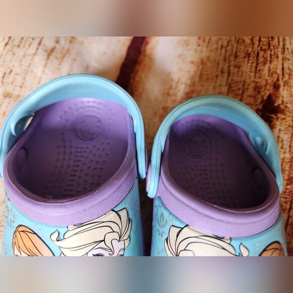 Disney Frozen Crocs Kids Clogs Anna Elsa Blue Purple Slip On Shoes - Picture 3 of 11